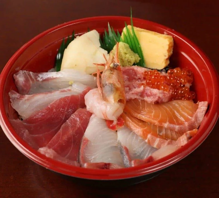 品川で鮮魚を食べるなら跳魚で決まり！鮮度抜群の海鮮丼！！！
