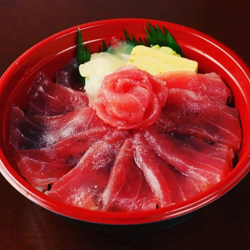 みんな大好き鮪丼！！品川で鮪を食べるなら跳魚に集合(^ ^)