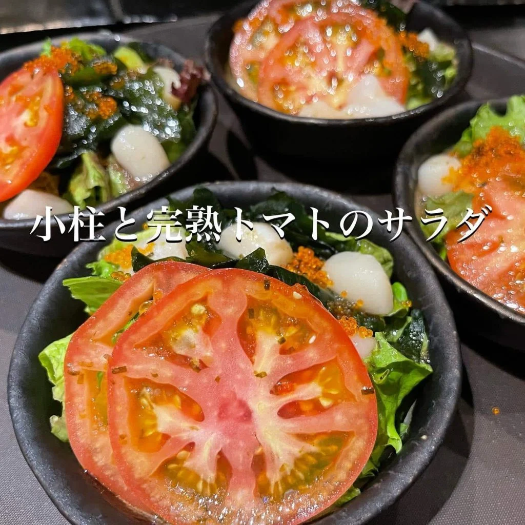 小柱と完熟トマトのサラダ@/品川/鮮魚/居酒屋
