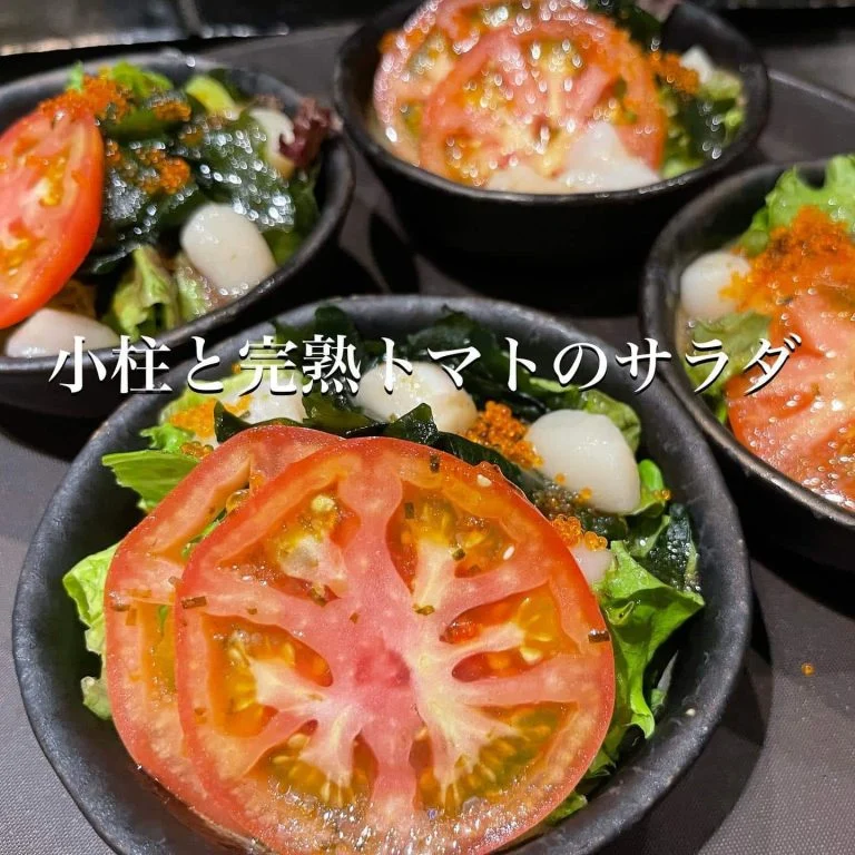 小柱と完熟トマトのサラダ@/品川/鮮魚/居酒屋