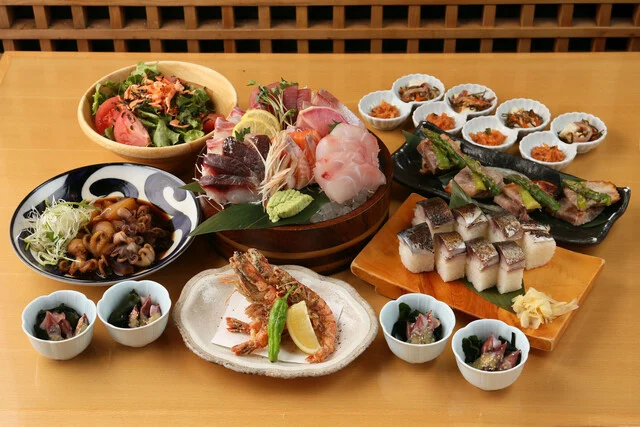 9月8日からはこちら！【飲み放題付き】跳魚自慢のお刺身盛り合わせ五種と旬の食材堪能　跳魚コース【全八品】5,800円